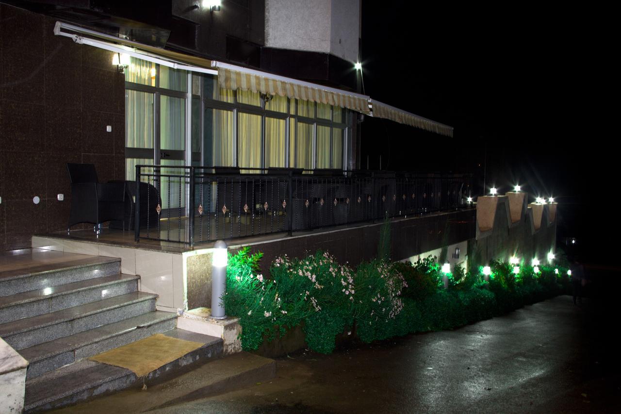 Manrashiwa Hotel Addis Ababa Dış mekan fotoğraf
